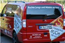 Der Mannschaftsbus des TSV Buch mit markanter und interessanter Aufschrift.