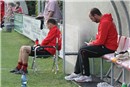 Enormer Schreibebedarf nach dem 2:0 bei Trainer Martin Hermann (li.) und Co-Trainer Christian Schlicker (r.)