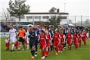 Beide Teams wurden von den E- und F-Schülern des FC Hochstadt auf das Spielfeld geführt.