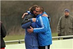 Geschafft. Schwand gewinnt das Derby in Kornburg. Co-Trainer Peter Leykauf herzt Cheftrainer Harald Gerstner.