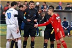 Shake Hands der Spielführer Bastian Renk (Nr. 10) und Vladimir Rankovic (r.).