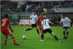 Matchwinner Julian Green (links) und Vladimir Rankovic (am Ball) gegen Schwienfurts Florian Hetzel (Nummer 17)