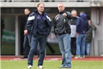 Der Bamberger Coach Hans Jürgen Heidenreich (li.) im Gespräch mit Gästetrainer Gerd Klaus (re.).