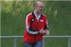 Gästetrainer Bernd Strauß feuerte seine Mannschaft immer wieder an.