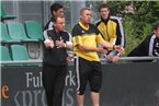 Ja wo nun hin? Links oder Rechts scheinen die beiden Trainer Wilhelm Satzinger (links) und sein Co Dietmar Feulner zu sagen.