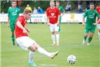 Schweinfurts Philipp Kleinhenz beim Elfmeter zum frühen 0:1.