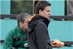 Tobias Strauß, im Gespräch mit Manager Uhsemann, sah sich das Spiel seiner beiden Ex-Verein an.