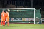 Dann zappelte der Ball - und auch der chancenlose Keeper Alexander Sebald - im Netz. Nicolas Görtler verwandelte einen Freistoß aus gut 20 Metern zur 1:0-Führung für den FC Eintracht Bamberg.