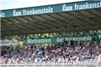 Die große Tribüne im Stadion Am Schönbusch war bestens gefüllt.