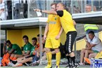 Taktische Anweisung: SpVgg-Coach Miloslav Janovsky weist Maximilian Krauß (gelb) in seine Pläne ein.