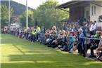 Ganze 470 Zuschauer fanden bei trockenem Wetter ihren Weg zu diesem Hochsicherheitsspiel beim FC Mitwitz, wo es letztlich auf sowie neben dem Platz  harmonisch zuging.