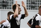 Freude bei Christoph Schwarz und der SpVgg Erlangen über den Treffer zum 1:0 gegen den Landesligisten TSV Buch.