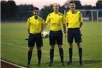 Das Schiedsrichtergespann: Referee Sven Bode mit den beiden Assistenten Matthias Dresel und Andre Govorusic.