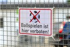 Ballspielen verboten! So wörtlich hätten das die Altstädter Akteure nicht nehmen müssen. Auf dem Feld ist es freilich erlaubt.