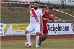 Ahmet Kulabas wird von Michael Gambel bedrängt.