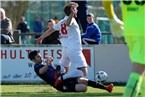 Nein, das war kein Foul, auch wenn sich Niko Schröttle fallen lässt. Aber das Spielgerät wird vorher klar von Timm Raumer gespielt.