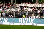 Mit diesem Slogan verarschten die Schweinfurter Fans den der ersten Mannschaft ("Wir arbeiten Fußball!") und feierten lieber die zweite, die unlängst Landesligameister wurde.