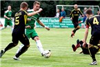 Rückkehrer Marcel Lindner (Mi.) lässt neben Lukas Beszczynski (Nr. 5) sowie Michaelis Laurin (Nr. 4) noch einen dritten Bayreuther aussteigen und steckt den Ball durch.