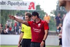 FCL-Trainer Christian Goller sah gelegentlich Grund zum Redebedarf mit dem Schiedsrichter-Assistenten.