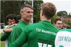 Ergriffen nimmt Jojo Müller den Aufstieg zur Kenntnis. Er verabschiedet sich von seinem Team mit dem bestmöglichen Resultat. Der TSV Neunkirchen ist nach sieben Jahren in der Kreisliga zurück in der Bezirksliga.