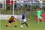 Patrick Schindler (in blau) sorgte mit seinem Treffer für das Tor des Tages. Damit erfüllte sich der TSV Burgfarrnbach den Aufstieg in die Bezirksliga.