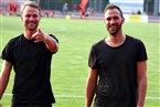 Zuvor trainierten sie die U15-Bayernliga - das Pokalspiel gegen die Oldstod ließen sich die beiden Trainer Calle Schiebel (li.) und Jonathan Belanger (re.) nicht entgehen.