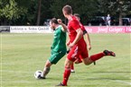  Aus knapp 17 Metern erzielte in dieser Szene Christian Brandt das 2:0 für seinen SV Friesen...