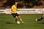Fabian Schreiner erzielt das 1:0 für den TSV Burgfarrnbach.