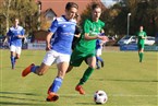 Der starke Verteidiger Thye Vleugel (li.) klärt vor dem Baiersdorfer Lazar Bajic. Die Gäste aus Erlangen hatten defensiv alle Hände voll zu tun.