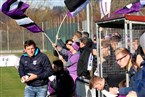 Mit einer lautstarken Kulisse im Rücken, blickte FC-Coach Michael Hutzler (li.) konzentriert auf das Gastspiel in Friesen.