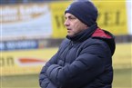 Trainer Dieter Schlereth für den FC Sand an der Seitenlinie.
