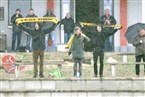 Drei Fans der SG Dynamo Dresden, deren Zweitligapartie in Fürth abgesagt wurde, verirrten sich nach Bamberg-Wildensorg und ließen sich die Laune nicht verhageln.