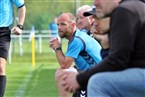 Bange Blicke bei SpVgg-Trainer Florian Narr-Drechsel: lange musste er um das weiterkommen zittern.