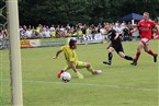 Nach dem Platzverweis und der abermaligen SVR-Führung, besorgte Florian Schütz (in schwarz) nach schönem Pass von Spielertrainer Dietmar Kusnyarik in der 52. Minute mit dem 3:1 die Vorentscheidung - von diesem Schock konnten sich die Mosbacher nicht mehr erholen.