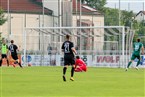 Das war’s! Der eingewechselte Lukas Dinkel erzielt das 3:1 für den TSV Großbardorf.

 

 