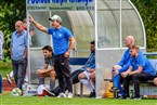  Trainer Oliver Kröner (SV Euerdorf/Kützberg) gibt lautstark Anweisungen an sein Team
