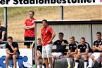 Memmelsdorfs Trainer Gerd Schimmer war heute engagiert an der Seitenlinie aktiv und pushte seine Mannschaft von Außen.
