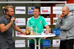 Kahls Trainer Nils Noe (li.) sowie der DJK-Coach Mario Bail (re.) bei der von Klaus Schmitt durchgeführten Pressekonferenz nach dem Spiel.