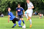 Hof's Spielmacher Yannick Frey (re.) war meist den berühmten Tick eher am Ball als sein Gegner Nicolas Tröster (li.).