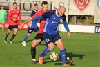 Die SG Quelle Fürth (in blau) um Sebastian Glasner siegte in einem umkämpften Match am Ende mit 2:0 in Kornburg.