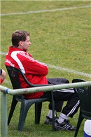 Schnaittach-Coach Tobias Fuchs wie man ihn kennt. Ruhig und abwartet wie seine Jungs die Vorgaben umsetzen.