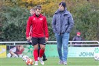 Memmelsdorfs Trainer Gerd Schimmer (re.) bespricht sich vor der Partie nochmal mit seinem spielenden Co-Trainer Dominik Sperlein. 