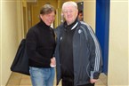 Bezirksspielleiter Ludwig Beer begrüßte den neuen Süder Coach Michael Wilke vor dem Spiel.