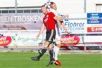 Der TSV Buch (in weiß) um Stefan Fleischmann musste sich im Derby dem FSV Stadeln mit 0:3 geschlagen geben.