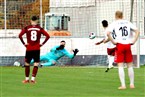 Elfmeter für Aubstadt zum 1:2: Ingo Feser trifft gegen Nürnbergs Keeper Benedikt Willert.