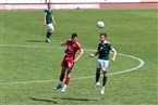 Kopfballduell zwischen dem Gästeakteur Chris-Stephan Dierke (li.) und dem heimischen Lukas Ramser.