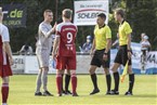 Platzwahl: Löwen-Kapitän Tom Kretschmar und SVB-Spielführer Peter Schebler.