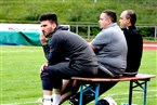 Die Bamberger Bank mit Chefcoach Julian Kolbeck, Co-Trainer Sebastian Schnugg und Torwart-Trainer Christian Cana (v.li.).