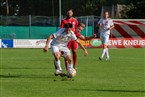Der FSV Stadeln um Sven Reischl (in rot) konnte die Siegesserie des FC Herzogenaurach stoppen.