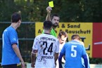 Schiedsrichter Marius Heerwagen zieht gelb gegen Noppenberger. Es sollte nicht die letzte Karte im Spiel bleiben. 